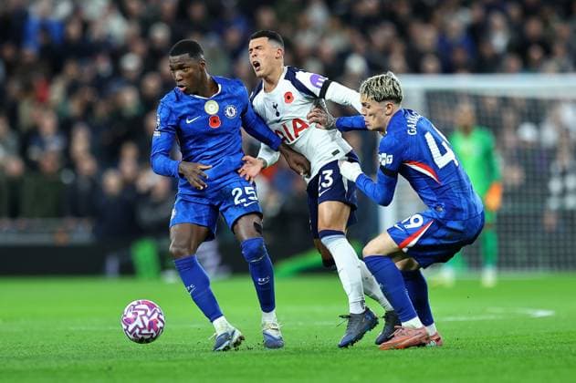 Pedro Porro of Tottenham Hotspur is dispossessed by Moises Caicedo of Chelsea and Alejandro Garnacho of Chelsea Tottenham Hotspur v Chelsea, Premier League, Football, Tottenham Hotspur Stadium, London, UK - 01 Nov 2025London Tottenham Hotspur Stadium United Kingdom EDITORIAL USE ONLY No use with unauthorised audio, video, data, fixture lists, club league logos or live services. Online in-match use limited to 120 images, no video emulation. No use in betting, games or single club league player publications. Copyright: xMichaelxZemanek Shutterstockx 15639958da