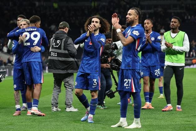 Tottenham Hotspur v Chelsea, Premier League Chelsea players celebrate their team™s win at full time during the Tottenham Hotspur v Chelsea Premier League match at the Tottenham Hotspur Stadium, London, England on 1 November 2025 Credit: Sally Rawlins Every Second Media Editorial use only. All images are copyright Every Second Media Limited. No images may be reproduced without prior permission. All rights reserved. Premier League and Football League images are subject to licensing agreements with Football DataCo Limited. see https: www.football-dataco.com Copyright: xIMAGO EveryxSecondxMediax ESM-1650-0111 SallyxRawlinsx xEveryxSecondxMediax