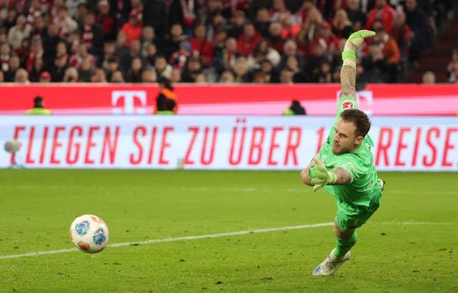 (251102) -- MUNICH, Nov. 2, 2025 -- Mark Flekken, goalkeeper of Bayer 04 Leverkusen, makes a save during the German first division Bundesliga football match between Bayern Munich and Bayer 04 Leverkusen in Munich, Germany, Nov. 1, 2025. (Photo by Xinhua) (SP)GERMANY-MUNICH-FOOTBALL-BUNDESLIGA-BAYERN MUNICH VS LEVERKUSEN PhilippexRuiz 
