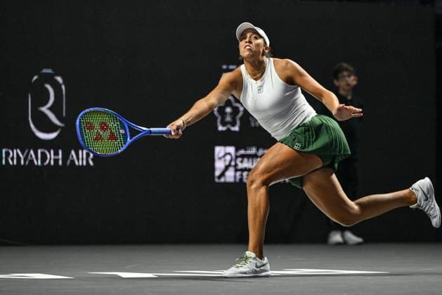WTA, Tennis Damen Finals 2025 - Day One RIYADH, SAUDI ARABIA NOVEMBER 1, 2025: Madison Keys of the United States plays against Iga Swiatek of Poland during their group stage match on Day 1 of the 2025 WTA Finals at King Saud University Indoor Arena in Riyadh, Saudi Arabia, on November 1, 2025. Riyadh Saudi Arabia  Copyright: xSTRx originalFilename:str-wtafinal251101_npP2S.jpg