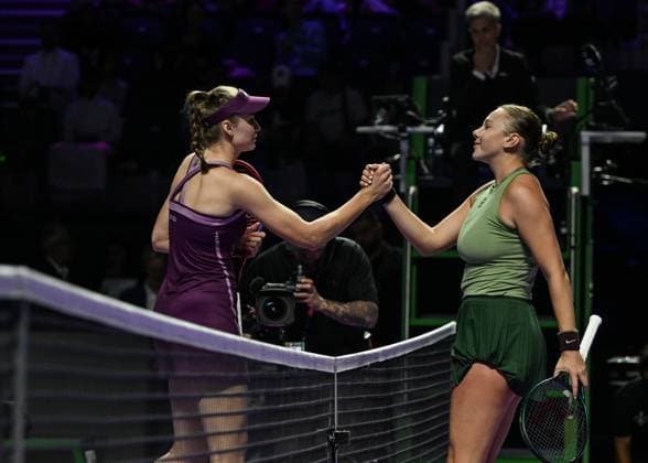 WTA, Tennis Damen Finals 2025 - Day One RIYADH, SAUDI ARABIA NOVEMBER 1, 2025: Elena Rybakina (L) of Kazakhstan wins against Amanda Anisimova (R) of the United States during their group stage match on Day 1 of the 2025 WTA Finals at King Saud University Indoor Arena in Riyadh, Saudi Arabia, on November 1, 2025. Riyadh Saudi Arabia  Copyright: xSTRx originalFilename:str-wtafinal251101_nputp.jpg