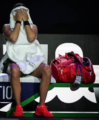 WTA, Tennis Damen Finals 2025 - Day One RIYADH, SAUDI ARABIA NOVEMBER 1, 2025: Amanda Anisimova of the United States plays against Elena Rybakina of Kazakhstan during their group stage match on Day 1 of the 2025 WTA Finals at King Saud University Indoor Arena in Riyadh, Saudi Arabia, on November 1, 2025. Riyadh Saudi Arabia  Copyright: xSTRx originalFilename:str-wtafinal251101_npXUA.jpg