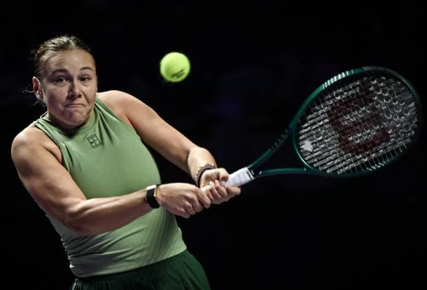 WTA, Tennis Damen Finals 2025 - Day One RIYADH, SAUDI ARABIA NOVEMBER 1, 2025: Amanda Anisimova of the United States plays against Elena Rybakina of Kazakhstan during their group stage match on Day 1 of the 2025 WTA Finals at King Saud University Indoor Arena in Riyadh, Saudi Arabia, on November 1, 2025. Riyadh Saudi Arabia  Copyright: xSTRx originalFilename:str-wtafinal251101_np39Q.jpg