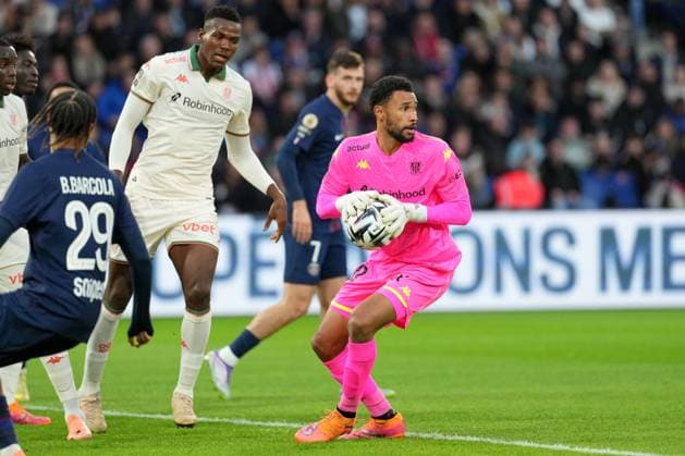 Paris Saint-Germain FC v OGC Nice - Ligue 1 McDonald s 2025 2026 80 Yehvann DIOUF (ogcn) during the Ligue 1 McDonald s match between Paris Saint-Germain FC and OGC Nice at Parc des Princes on November 1, 2025 in Paris, France. Paris France  Copyright: xFEPx 776348189