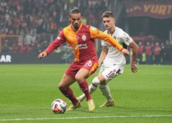 ISTANBUL, TURKEY - NOVEMBER 1: Leroy Sane (L) of Galatasaray and Ernest Muci (R) of Trabzonspor battle for the ball during the Trendyol Turkish Super League match between Galatasaray SK and Trabzonspor at Rams Park Stadium on November 1, 2025 in Istanbul, Turkey. Istanbul Turkey Copyright: xSeskimphotox GSaray-Trabzon-011125 (58)