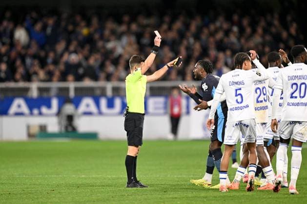 AJ Auxerre v Olympique de Marseille - Ligue 1 McDonald s 2025 2026 06 Ulisses GARCIA (om) during the Ligue 1 McDonald s match between Auxerre and Marseille at Stade de L Abbe-Deschamps on November 1, 2025 in Auxerre, France. Auxerre France  Copyright: xIconxSportx 776408542