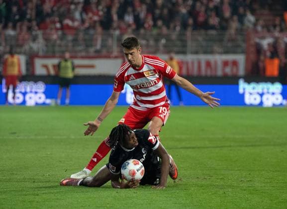 Soccer, Men, Season 2025 2026, 1 Bundesliga 9 Matchday , 1 FC Union Berlin SC Freiburg 0 0 , Janik Haberer top 1 FC Union Berlin , Johan Manzambi Freiburg , 01 11 2025, Copyright: xMatthiasxKochx