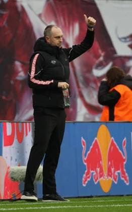 GER, 1 Bundesliga, RB Leipzig VfB Stuttgart 01 11 2025, Leipzig, Red Bull Arena, GER, Saison 2025 2026, 1 Bundesliga, 09 Spieltag, RasenBallsport Leipzig vs VfB Stuttgart im Bild Trainer Ole Werner Leipzig DFL regulations prohibit any use of photographs as image sequences and or quasi video