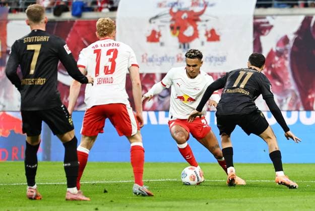 GER, 1 Bundesliga, RB Leipzig VfB Stuttgart 01 11 2025, Leipzig, Red Bull Arena, GER, Saison 2025 2026, 1 Bundesliga, 09 Spieltag, RasenBallsport Leipzig vs VfB Stuttgart im Bild Antonio Eromonsele Nusa Leipzig vs Bilal El Khannouss Stuttgart DFL regulations prohibit any use of photographs as image sequences and or quasi video