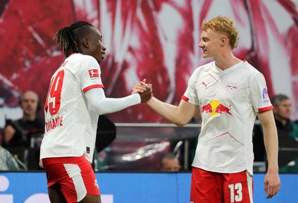 GER, 1 Bundesliga, RB Leipzig VfB Stuttgart 01 11 2025, Leipzig, Red Bull Arena, GER, Saison 2025 2026, 1 Bundesliga, 09 Spieltag, RasenBallsport Leipzig vs VfB Stuttgart im Bild Yan Diomande und Nicolas Seiwald Leipzig nach dem Tor zum 1 0 Torjubel DFL regulations prohibit any use of photographs as image sequences and or quasi video