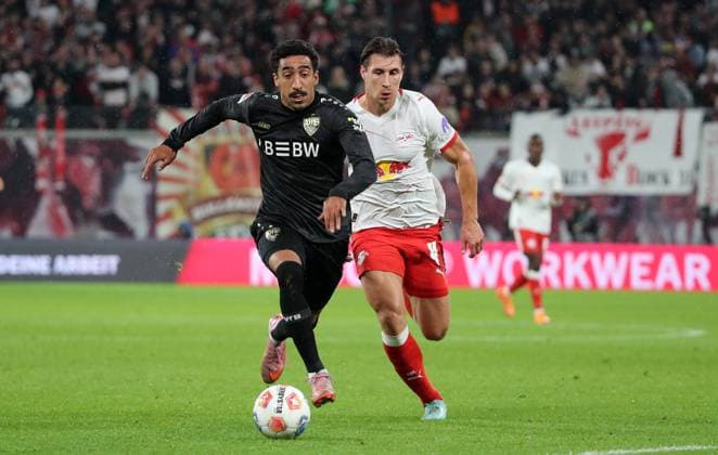 GER, 1 Bundesliga, RB Leipzig VfB Stuttgart 01 11 2025, Leipzig, Red Bull Arena, GER, Saison 2025 2026, 1 Bundesliga, 09 Spieltag, RasenBallsport Leipzig vs VfB Stuttgart im Bild Willi Orban Leipzig vs Tiago Tomas Stuttgart DFL regulations prohibit any use of photographs as image sequences and or quasi video