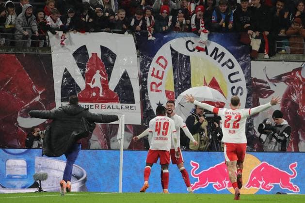GER, 1 Bundesliga, RB Leipzig VfB Stuttgart 01 11 2025, Leipzig, Red Bull Arena, GER, Saison 2025 2026, 1 Bundesliga, 09 Spieltag, RasenBallsport Leipzig vs VfB Stuttgart im Bild Torjubel Leipzig nach dem Tor zum 3 1 durch Romulo Jose Cardoso Da Cruz Leipzig DFL regulations prohibit any use of photographs as image sequences and or quasi video