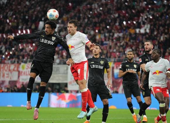 GER, 1 Bundesliga, RB Leipzig VfB Stuttgart 01 11 2025, Leipzig, Red Bull Arena, GER, Saison 2025 2026, 1 Bundesliga, 09 Spieltag, RasenBallsport Leipzig vs VfB Stuttgart im Bild Willi Orban Leipzig vs Tiago Tomas Stuttgart DFL regulations prohibit any use of photographs as image sequences and or quasi video