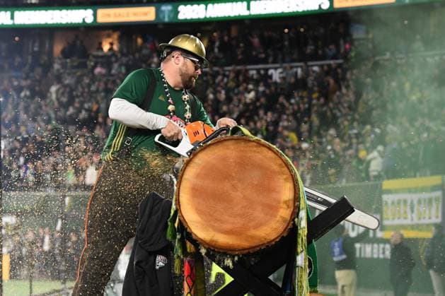 PORTLAND, OR - NOVEMBER 01: Portland Timbers mascot, Timber Joey, saws a log slab after the equalizing goal in the second half during the second game of the MLS, Fussball Herren, USA Cup Playoffs Round One Best-of-3 Series match between the Portland Timbers and San Diego FC on November 1, 2025 at Providence Park in Portland, Oregon. (Photo by Brian Murphy Icon Sportswire) SOCCER: NOV 01 MLS Cup Playoffs Portland Timbers vs San Diego FC EDITORIAL USE ONLY Icon2511012425