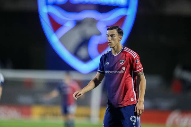 November 1, 2025, Frisco, Texas, USA: FC DallasÃ¢â‚¬â ¢s PETAR MUSA (9) watches the ball in the first period of game 2 against the Vancouver Whitecaps playoff series at Toyota Stadium in Frisco on Saturday. Frisco USA - ZUMAm257 20251101_zsp_m257_017 Copyright: xBrianxMcLeanx