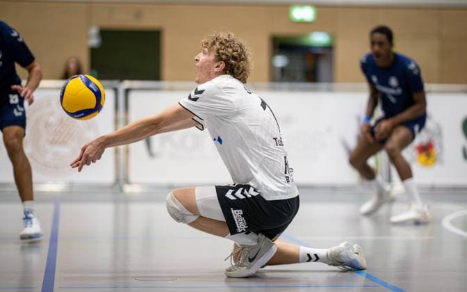 Volleyball, Season 2025 2026, 2 Bundesliga Nord, 01 11 2025, 06 Matchday, Men, TuB Bocholt blue vs Muenster Volleys black Tom Luca Schluse Libero TuB Bocholt , Bocholt Sporthalle West Nordrhein Westfalen Germany 251101_vb_tub-bocholt_muenster-volleys_45684