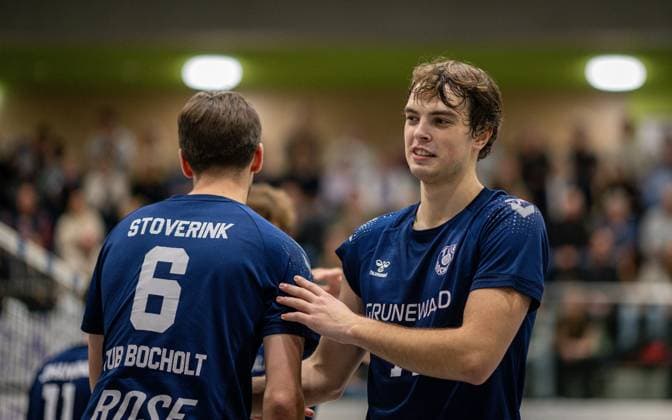Volleyball, Season 2025 2026, 2 Bundesliga Nord, 01 11 2025, 06 Matchday, Men, TuB Bocholt blue vs Muenster Volleys black v l Ben Stoverink TuB Bocholt , Bohdan Velychko TuB Bocholt , Bocholt Sporthalle West Nordrhein Westfalen Germany 251101_vb_tub-bocholt_muenster-volleys_45709