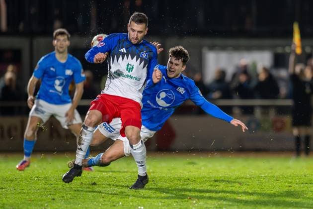 Football, Regionalliga Nord, BW Lohne Hamburger SV II , 17 Matchday, Season 2025 2026, 1 11 2025 Levin Öztunali Hamburger SV II 7 with Sandro Heskamp Blau Weiss Lohne 17 , Lohne Heinz Dettmer Stadion Niedersachsen Germany