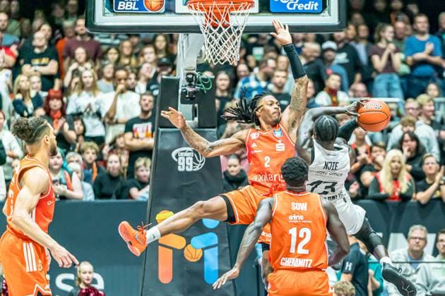 Chemnitz, Germany 01 November 2025 1 BBL 2025 2026 Niners Chemnitz vs Basketball Löwen Braunschweig In the picture Copyright: xFotostandx xNachtigallx