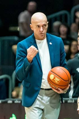 Chemnitz, Germany 01 November 2025 1 BBL 2025 2026 Niners Chemnitz vs Basketball Löwen Braunschweig In the picture Head Coach Rodrigo Pastore 99 clenches his fist Copyright: xFotostandx xNachtigallx