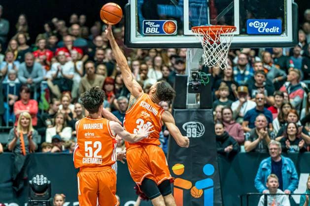 Chemnitz, Germany 01 November 2025 1 BBL 2025 2026 Niners Chemnitz vs Basketball Löwen Braunschweig In the picture Gavin Schilling 99 2 v li with a rebound Copyright: xFotostandx xNachtigallx