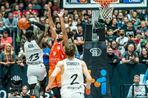 Chemnitz, Germany 01 November 2025 1 BBL 2025 2026 Niners Chemnitz vs Basketball Löwen Braunschweig Pictured from left in duel Barra Njie Braunschweig and Kaza Kajami Keane 99 Copyright: xFotostandx xNachtigallx
