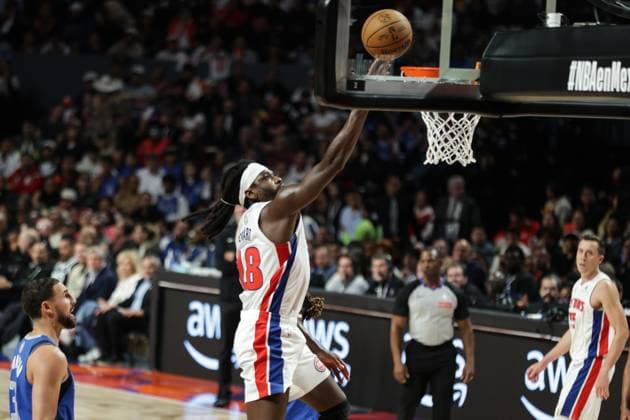(251102) -- MEXICO CITY, Nov. 2, 2025 -- Detroit Pistons Isaiah Stewart goes for a lay-up during the 2025-2026 NBA, Basketball Herren, USA regular season match between Detroit Pistons and Dallas Mavericks in Mexico City, capital of Mexico, on Nov. 1, 2025. (Photo by Xinhua) (SP)MEXICO-MEXICO CITY-BASKETBALL-NBA-PISTONS VS MAVERICKS FranciscoxCanedo 