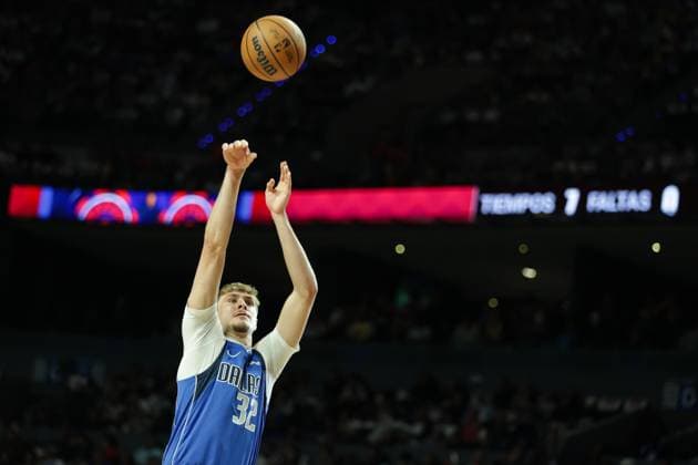 (251102) -- MEXICO CITY, Nov. 2, 2025 -- Dallas Mavericks Cooper Flagg shoots during the 2025-2026 NBA, Basketball Herren, USA regular season match between Detroit Pistons and Dallas Mavericks in Mexico City, capital of Mexico, on Nov. 1, 2025. (Photo by Xinhua) (SP)MEXICO-MEXICO CITY-BASKETBALL-NBA-PISTONS VS MAVERICKS FranciscoxCanedo 
