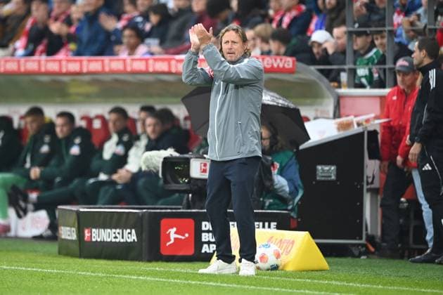Coach Bo HENRIKSEN MZ Gestures, gestures, 1 FSV Mainz 05 MZ SV Werder Bremen HB 1 1 Soccer 1 Bundesliga Season 2025 2026, 9 Spieltag, Spieltag9, matchday9, am 01 11 2025, MEWA Arena Mainz DFL regulations prohibit any use of photographs as image sequences and or quasi video Â