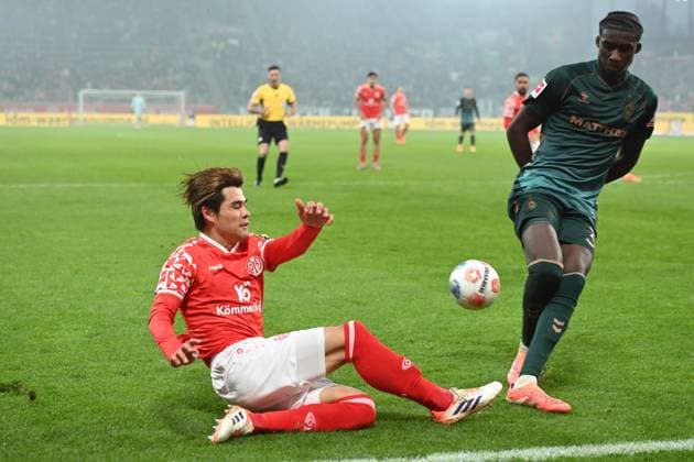 NO SALES IN JAPAN Kaishu SANO MZ vs Karim COULIBALI HB 1 FSV Mainz 05 MZ SV Werder Bremen HB 1 1 Fußball 1 Bundesliga Saison 2025 2026, 9 Spieltag, Spieltag9, matchday9, am 01 11 2025, MEWA Arena Mainz DFL regulations prohibit any use of photographs as image sequences and or quasi video