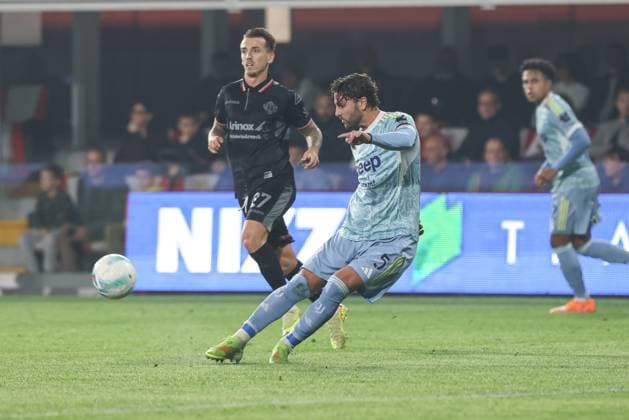 Cremonese v Juventus, Serie A football, Bergamo, Italy Cremona, Italy. 01st, November 2025. Manuel Locatelli (5) of Juventus seen during the Serie A match between Cremonese and Juventus at Zini Stadium in Cremona. Italy, Bergamo  Copyright: xGonzalesxPhoto StefanoxNicolix