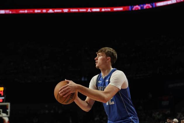 Dallas Mavericks v Detroit Pistons Cooper Flagg 32 of Dallas Mavericks shoots the ball during the Match against Detroit Pistons at Mexico City Arena. Detroit Pistons beats Dallas Mavericks 122-110. on November 1, 2025 in Mexico City, Mexico. (Photo by Ian Robles Eyepix Group) Copyright: xIanxRobles xEyepixxGroupx 016A1965jpeg