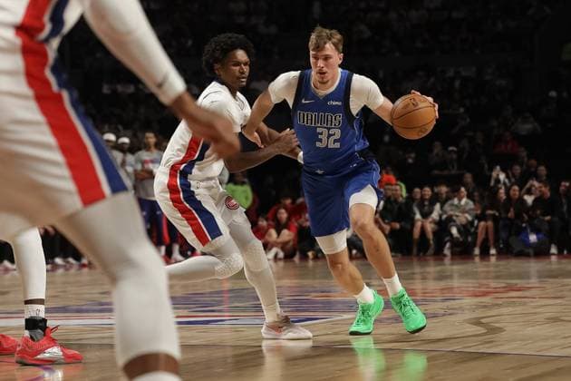 Dallas Mavericks v Detroit Pistons Cooper Flagg 32 of Dallas Mavericks drives to the basket during the Match against Detroit Pistons at Mexico City Arena. Detroit Pistons beats Dallas Mavericks 122-110. on November 1, 2025 in Mexico City, Mexico. (Photo by Ian Robles Eyepix Group) Copyright: xIanxRobles xEyepixxGroupx 016A1988jpeg