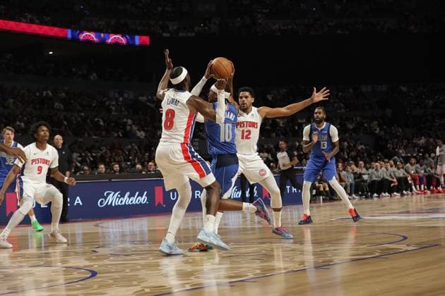 Dallas Mavericks v Detroit Pistons Brandon Williams 10 of Dallas Mavericks drives to the basket during the Match against Detroit Pistons at Mexico City Arena. Detroit Pistons beats Dallas Mavericks 122-110. on November 1, 2025 in Mexico City, Mexico. (Photo by Ian Robles Eyepix Group) Copyright: xIanxRobles xEyepixxGroupx 016A2440jpeg