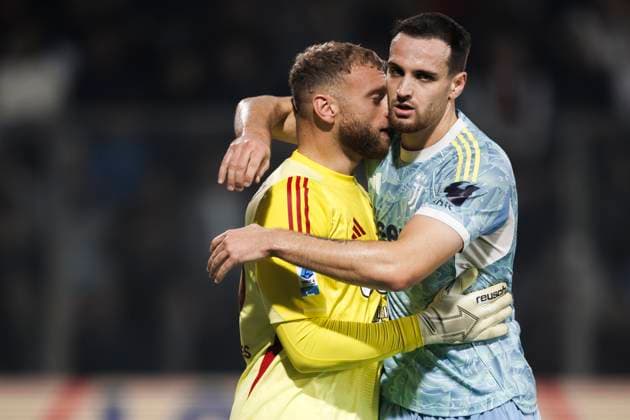 US Cremonese v Juventus FC - Serie A Federico Gatti of Juventus FC hugs Michele Di Gregorio of Juventus FC during the Serie A football match between US Cremonese and Juventus FC. Cremona Italy Copyright: xNicolòxCampox