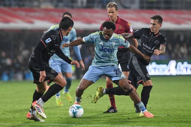 OPENDA Lois (Juventus Fc) in action during US Cremonese vs Juventus FC, Italian soccer Serie A match in Cremona, Italy, November 01 2025  Copyright: xGianlucaxRicci IPAxSportx xipa-agency.netx xx IPA_67388116 IPA_Agency_IPA67388116