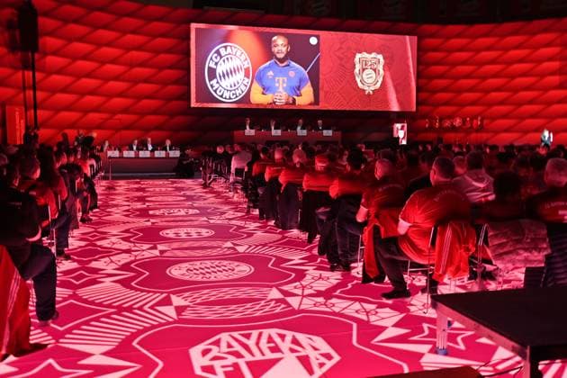 Switch coach Vincent KOMPANY Bayern Muenchen , Annual General Meeting 2025 of FC Bayern Muenchen e V on 02 11 2025, Rudi Sedlmayer Halle Â