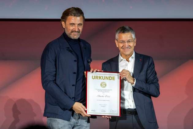 02 11 2025 Football Annual General Meeting of FC Bayern Munich Marco Pesic l receives the certificate for honorary membership from President Herbert Hainer Copyright: xDavidxInderliedx