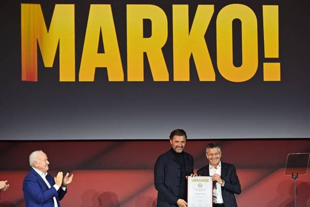Marko PESIC is appointed honorary member re Herbert HAINER President Bayern Muenchen Annual General Meeting 2025 of FC Bayern Muenchen e V on 02 11 2025, Rudi Sedlmayer Halle Â
