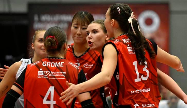01 11 2025, Dresden cheers, Dresden center Marta Levinska, point win, Volleyball, 1 Bundesliga, Dresdner SC SC Schwerin, c Dresden