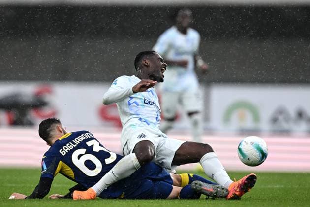 Mg Verona 02 11 2025 - campionato di calcio serie A Hellas Verona-Inter foto Matteo Gribaudi Image nella foto: Roberto Gagliardini-Ange Yaon Bonny 