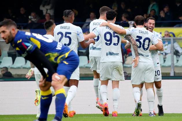 Inter Milan s Piotr Zielinski celebration goal 0-1 during the Serie A soccer match between Hellas Verona and Inter at the Bentegodi Stadium in Verona, north west Italy - Sunday , November 02 , 2025. - Soccer .  Copyright: xPaolaxGarbuio LaPressex
