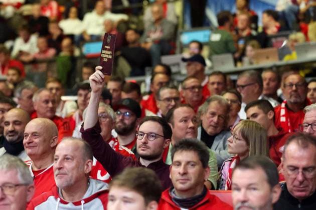 Soccer Annual General Meeting FC Bayern München eV 2025 at BMW Park in Munich FC Bayern München fan Michael Ott votes against the election of the board of directors DFL regulations prohibit any use of photographs as image sequences and or quasi video xMSx