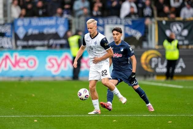 v li Janne Sietan SVWM, 22 , Deniz Zeitler TSG II, 38 , duel, duel, tackle, tackling, dynamics, action, action, 02 11 2025, Sinsheim Germany , Football, 3 Liga, TSG 1899 Hoffenheim II SV Waldhof Mannheim, DFB DFL REGULATIONS PROHIBIT ANY USE OF PHOTOGRAPHS AS IMAGE SEQUENCES AND OR QUASI VIDEO xozx