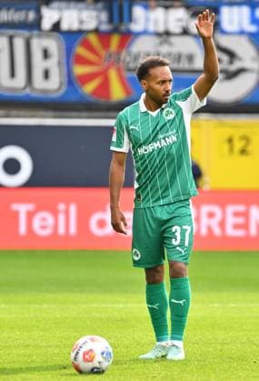 02 11 2025 Soccer Season 2025 2026 2 Soccer Bundesliga 11 Matchday SC Paderborn 07 SCP SpVgg Greuther Fürth SGF Kleeblatt Sportfoto Zink xwoxzix DFL regulations prohibit any use of photographs as image sequences and or quasi video only for editorial use Julian Green 37, SpVgg Greuther Fürth