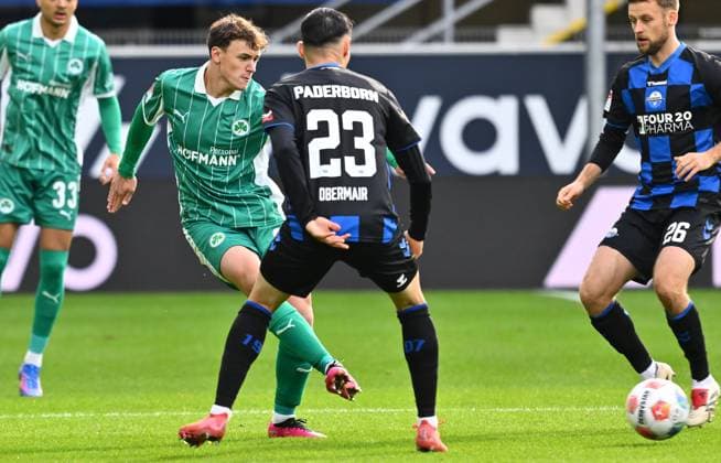 02 11 2025 Soccer Season 2025 2026 2 Soccer Bundesliga 11 Matchday SC Paderborn 07 SCP SpVgg Greuther Fürth SGF Kleeblatt Sportfoto Zink xwoxzix DFL regulations prohibit any use of photographs as image sequences and or quasi video only for editorial use Lukas Reich 2, SpVgg Greuther Fürth Raphael Obermair 23, SC Paderborn 07