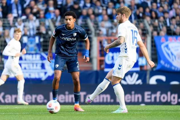 Francis Onyeka (VfL Bochum) und Marcus Mathisen (1.FC Magdeburg) im Kampf um den Ball waehrend des spiels der 2. Bundesliga zwischen VfL Bochum und 1.FC Magdeburg , Vonovia Ruhrstadion am 02. November 2025 in Bochum, Deutschland. (Foto von Max Maiwald DeFodi Images) +++ Francis Onyeka (VfL Bochum) und Marcus Mathisen (1.FC Magdeburg) battle for the ball during the 2. Bundesliga match between VfL Bochum and 1.FC Magdeburg at Vonovia Ruhrstadion on November 2, 2025 in Bochum, Germany. (Photo by Max Maiwald DeFodi Images) DFB DFL REGULATIONS PROHIBIT ANY USE OF PHOTOGRAPHS AS IMAGE SEQUENCES AND OR QUASI-VIDEO. (Photo by Max Maiwald DeFodi Images) Francis Onyeka VfL Bochum and Marcus Mathisen 1 FC Magdeburg battle for the ball during the 2 Bundesliga match between VfL Bochum and 1 FC Magdeburg , Vonovia Ruhrstadion on November 02, 2025 in Bochum, Germany Photo by Max Maiwald DeFodi Images Francis Onyeka VfL Bochum and Marcus Mathisen 1 FC Magdeburg battle for the ball during the 2 Bundesliga match between VfL Bochum and 1 FC Magdeburg at Vonovia Ruhrstadion on November 2, 2025 in Bochum, Germany Photo by Max Maiwald DeFodi Images DFB DFL REGULATIONS PROHIBIT ANY USE OF PHOTOGRAPHS AS IMAGE SEQUENCES AND OR QUASI VIDEO Photo by Max Maiwald DeFodi Images