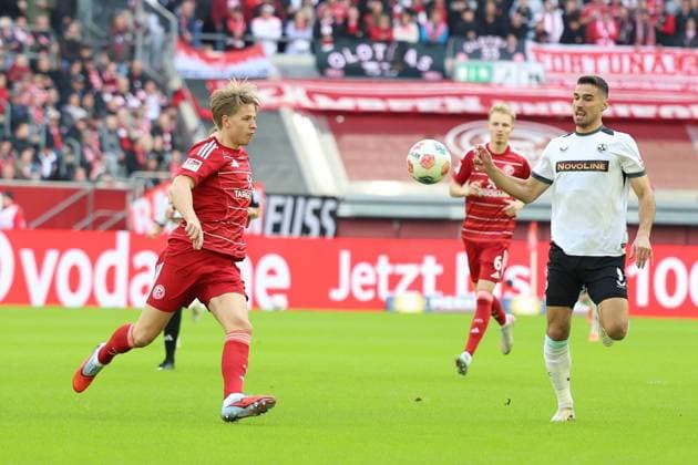 02 11 2025, xrekx, Fußball 2 Bundesliga, Fortuna Duesseldorf 1 FC Kaiserslautern v l Jesper Daland Fortuna Duesseldorf Ivan Prtajin 1 FC Kaiserslautern Zweikampf, Aktion, action, battle for the ball DFL DFB REGULATIONS PROHIBIT ANY USE OF PHOTOGRAPHS as IMAGE SEQUENCES and or QUASI VIDEO Duesseldorf