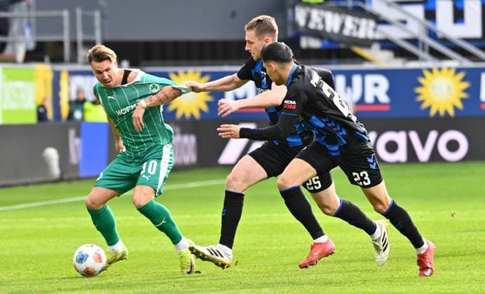 02 11 2025 Soccer Season 2025 2026 2 Soccer Bundesliga 11 Matchday SC Paderborn 07 SCP SpVgg Greuther Fürth SGF Kleeblatt Sportfoto Zink xwoxzix DFL regulations prohibit any use of photographs as image sequences and or quasi video only for editorial use Felix Klaus 30, SpVgg Greuther Fürth Tjark Scheller 25, SC Paderborn 07 Raphael Obermair 23, SC Paderborn 07