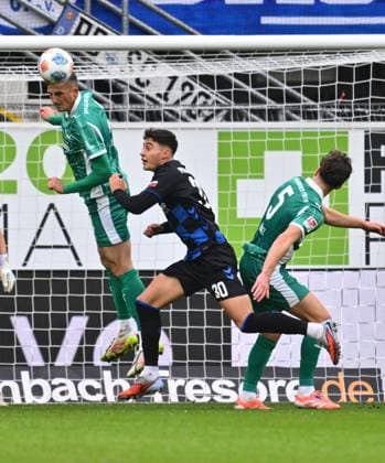 02 11 2025 Soccer Season 2025 2026 2 Soccer Bundesliga 11 Matchday SC Paderborn 07 SCP SpVgg Greuther Fürth SGF Kleeblatt Sportfoto Zink xwoxzix DFL regulations prohibit any use of photographs as image sequences and or quasi video only for editorial use Philipp Ziereis 4, SpVgg Greuther Fürth Stefano Marino 30, SC Paderborn 07